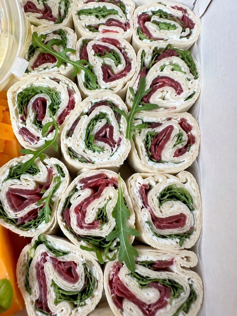 Mini roll con bresaola e rucola