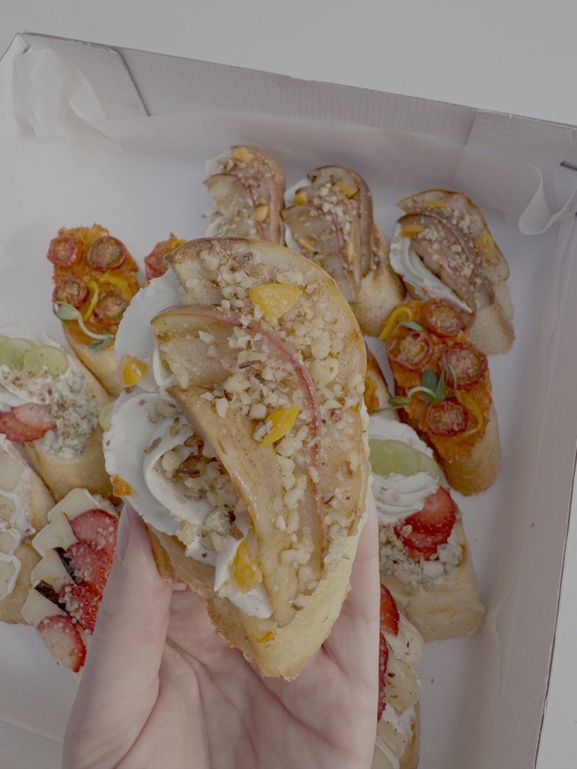 Bruschetta con pera